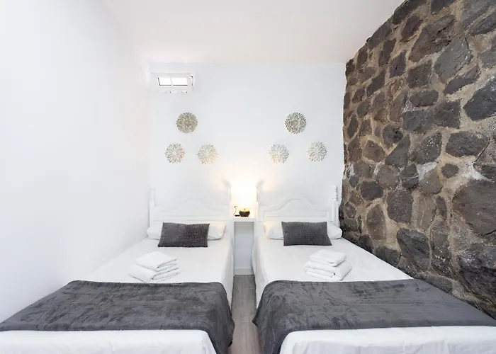 Tenohomes Sunny Terrace & Private Pool Semesterbostad *